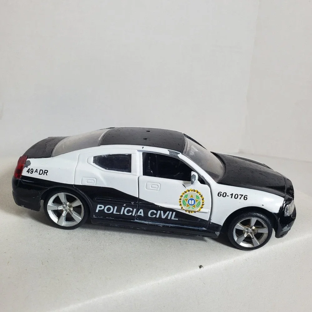 Jada Toys 2006 Dodge Charger Polícia Civil 1:32 Scale Die-Cast Model Car – Black